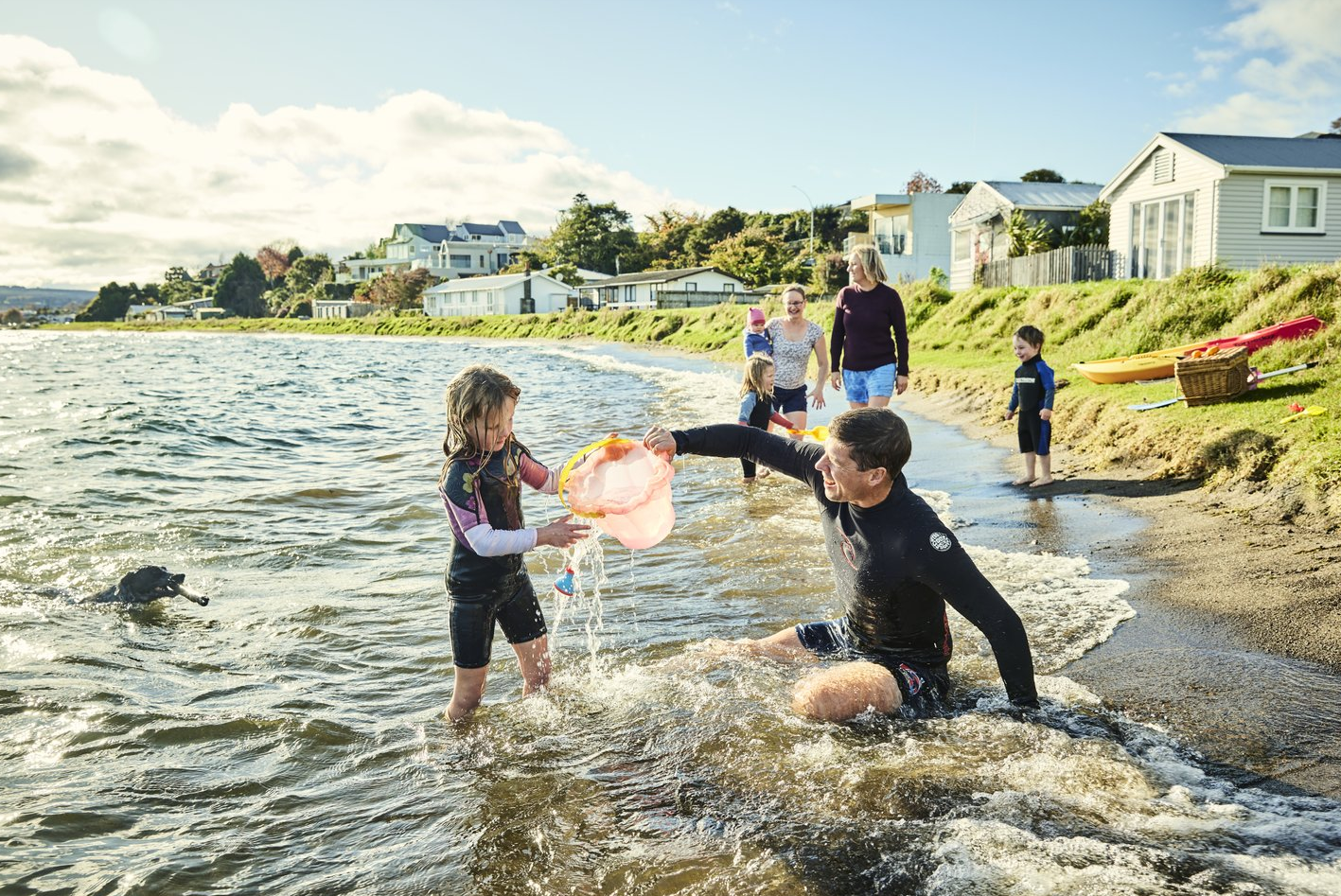 2506_taupo_lake_hot_water_beach_family