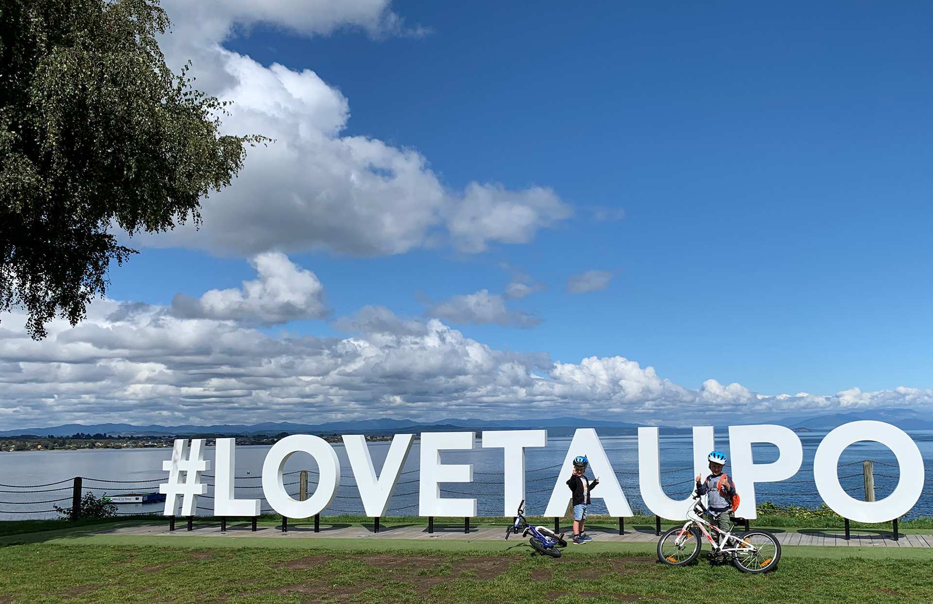 2504_img_taupo_town_love_local_scenic_love_taupo_sign_lake