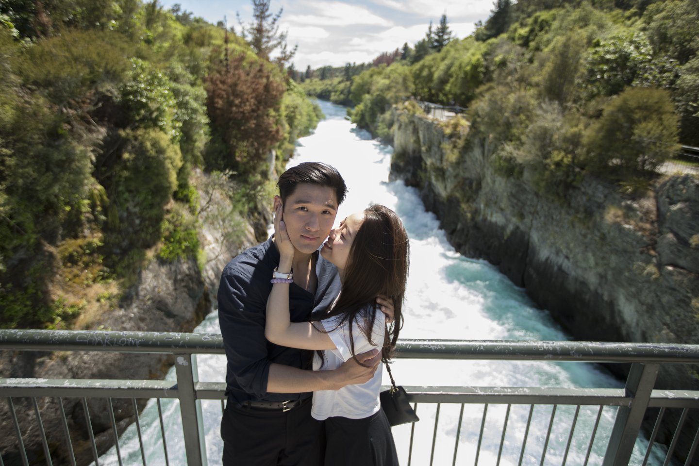 2506_taupo_huka_falls_walk_couple