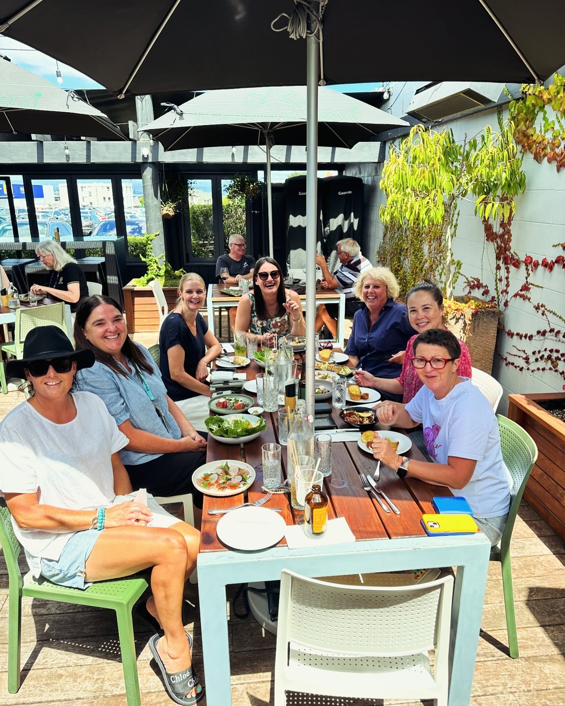 2506_taupo_town_plateau_friends