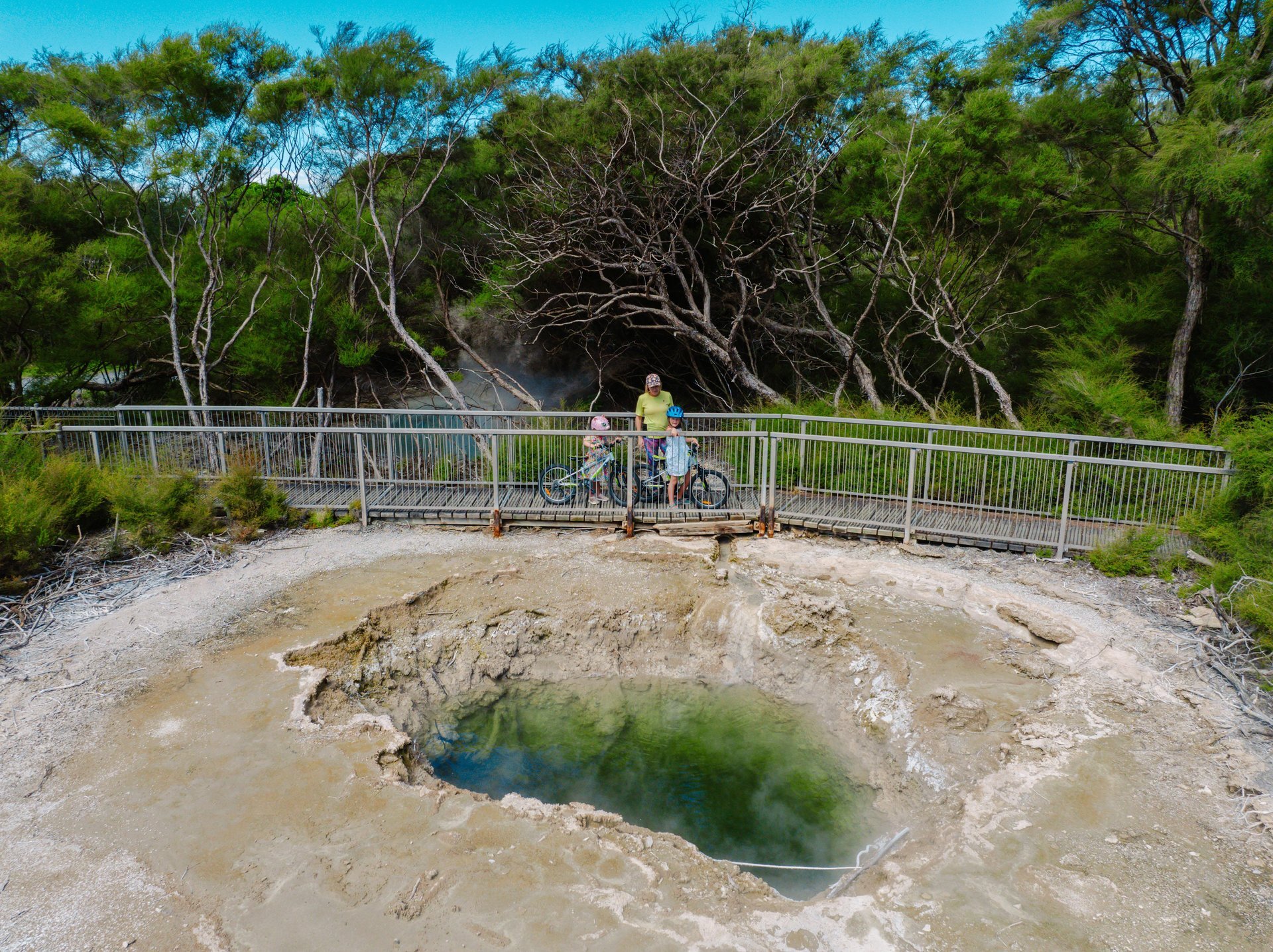 Supervolcanics-Tokaanu-geothermal-walk-family-robinson-studios