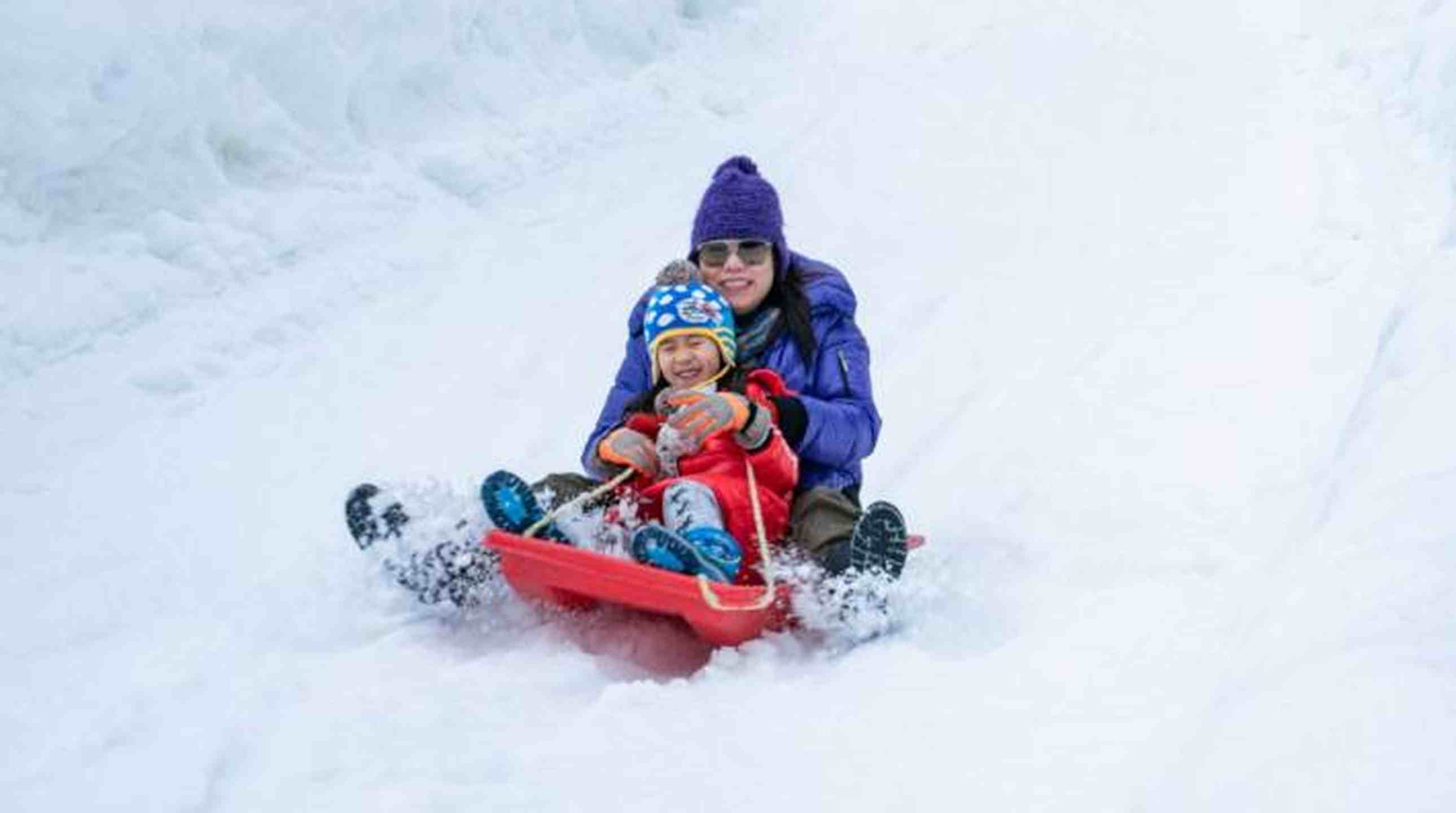 2504_img_taupo_region_whakapapa_skiing_family_friendly_brook_sabin_happy_valley_sledding_kid_parent_large_2580x1440