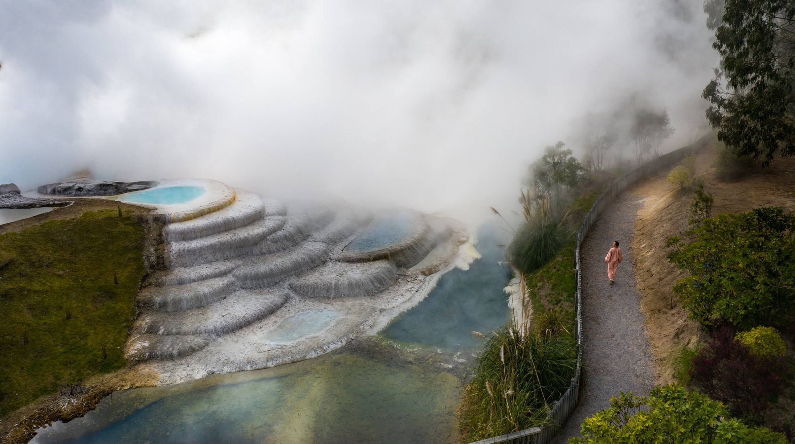 2504_img_taupo_town_wairakei_terraces_geothermal_steam_replica_water_adult_couple_romantic_hot_pools_large_2580x1440