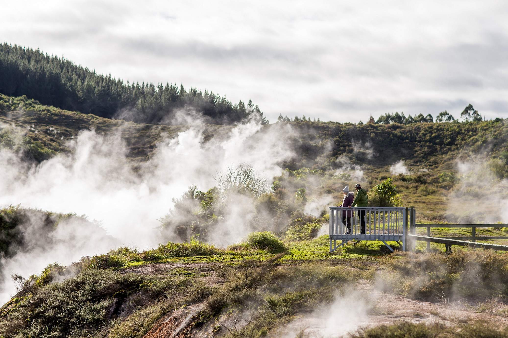 2504_img_taupo_town_craters_of_moon_geothermal_steam_walkway_family_friendly_couple_lookout