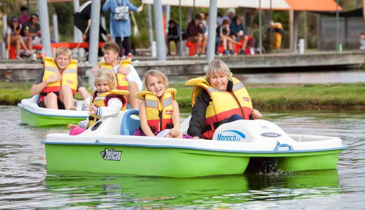 2504_img_taupo_town_huka_prawn_park_family_friendly_paddle_boats_kids_and_mum