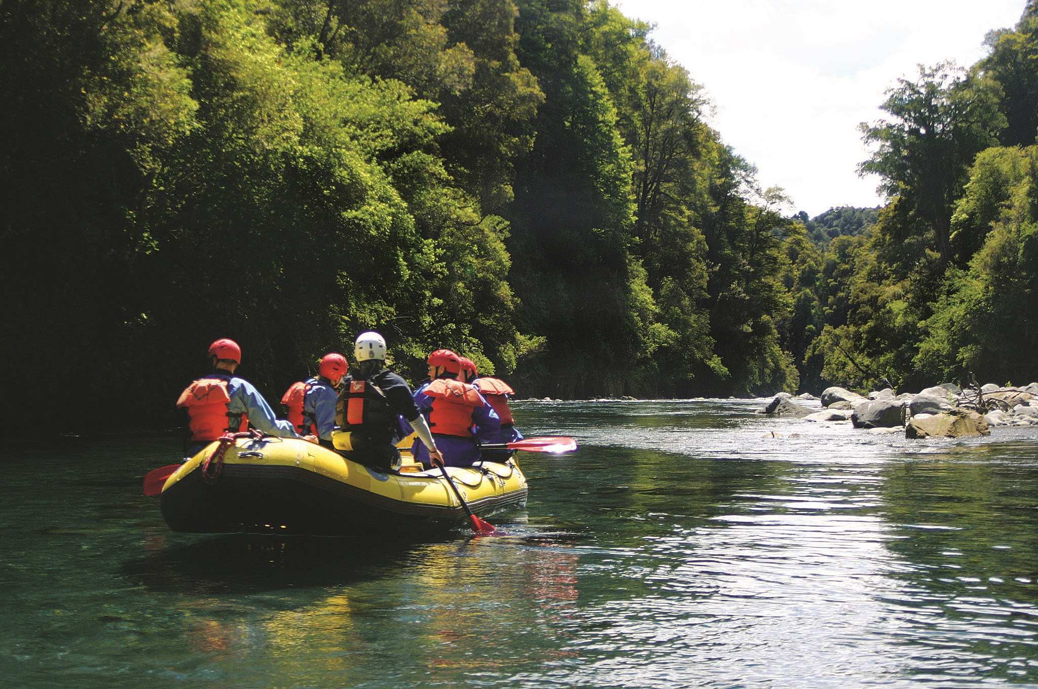 2504_img_turangi_tongariro_river_rafting_adrenaline_five_people_clam_river_scenic