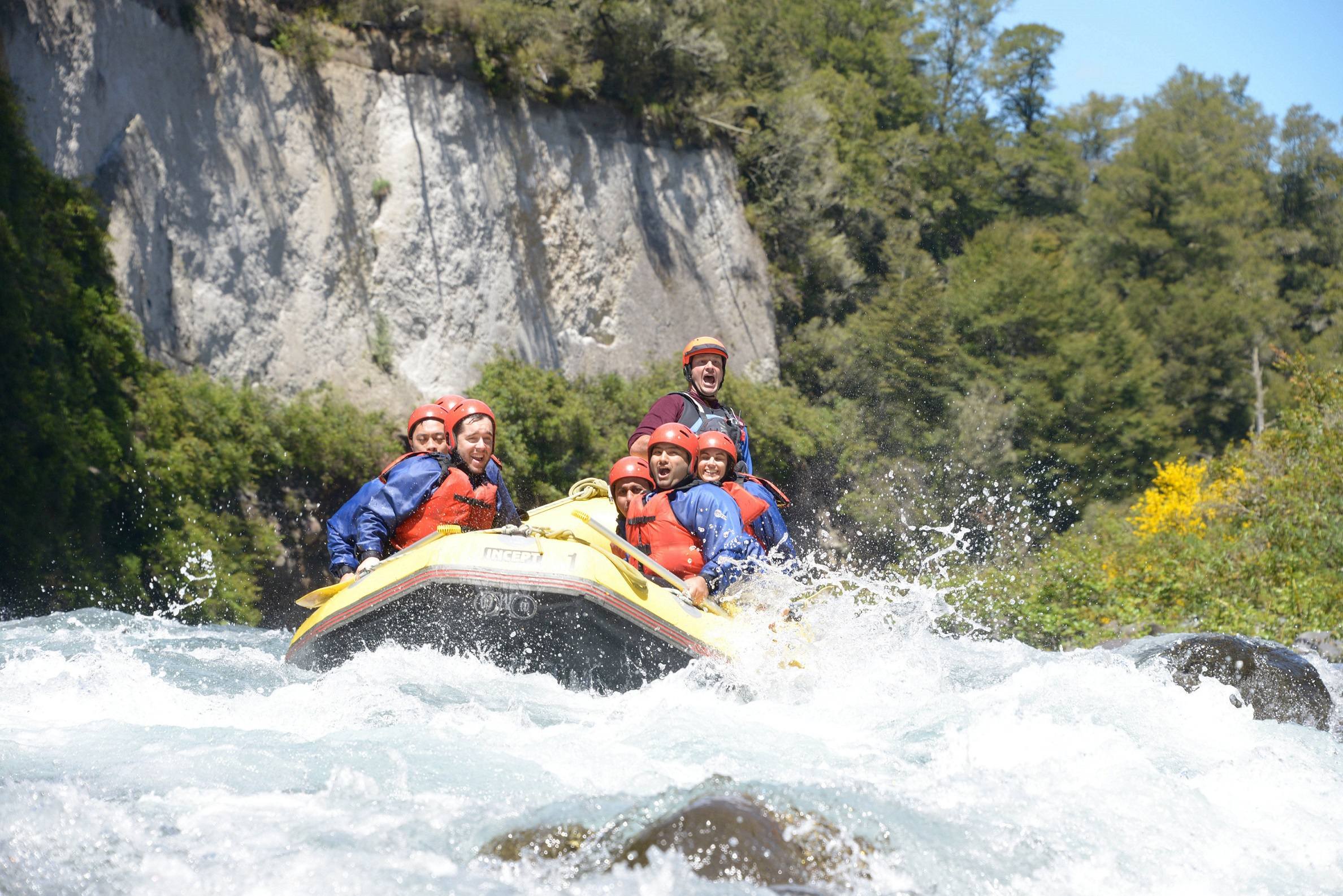 2504_img_turangi_tongariro_river_rafting_adrenaline_white_water_rapids_eight_people