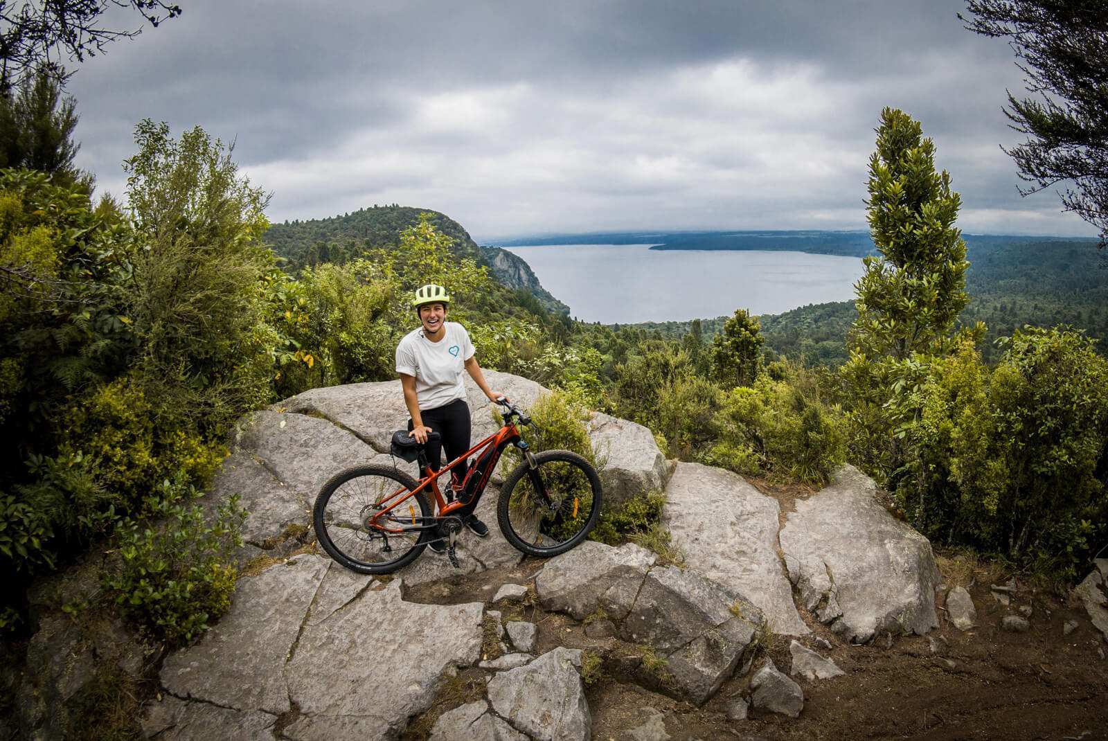 2505_img_taupo_region_k2k_kinloxch_kawakawa_bay_ride_ebike_supervolcanic_lady_lake_views_abby